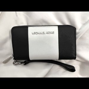 Michael Kors Large Coin Wristlet Wallet